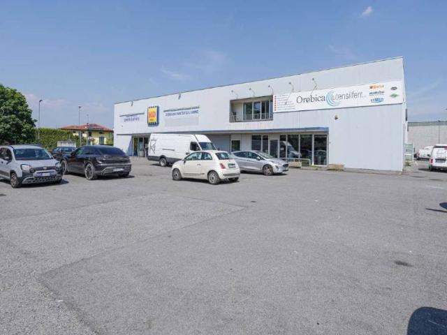 Locale Commerciale in affitto a Bonate Sopra, Lombardia