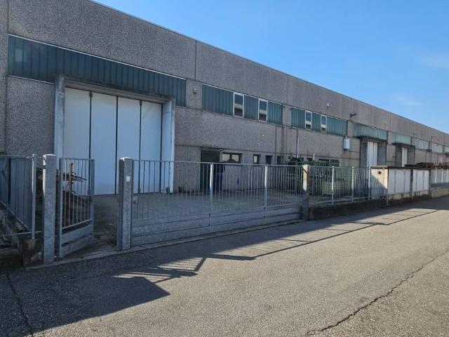 Locale Commerciale in affitto a Bonate Sopra, Lombardia