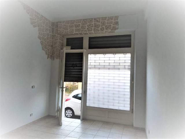 Locale Commerciale in affitto a Bordighera, Liguria