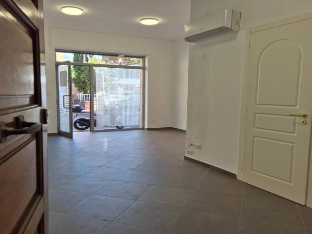Locale Commerciale in affitto a Bordighera, Liguria