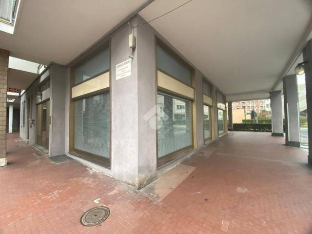 Locale Commerciale in affitto a Piemonte, Torino