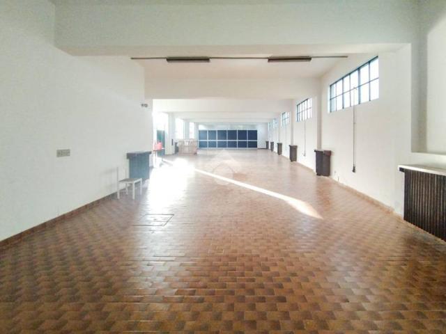 Locale Commerciale in affitto a Borghetto Lodigiano, Lombardia