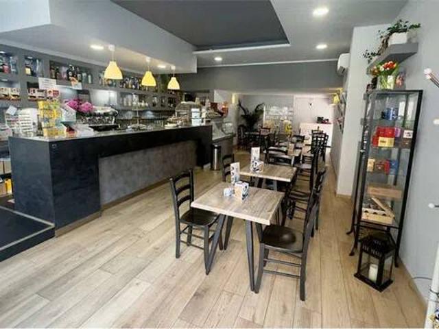 Locale Commerciale in affitto a Borghetto Santo Spirito, Liguria