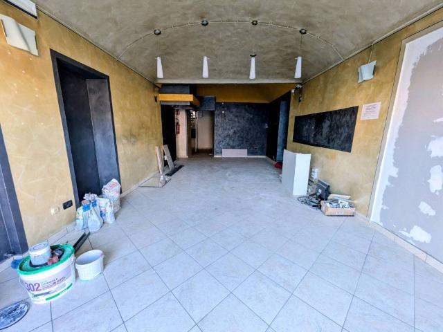 Locale Commerciale in affitto a Piemonte, Cuneo