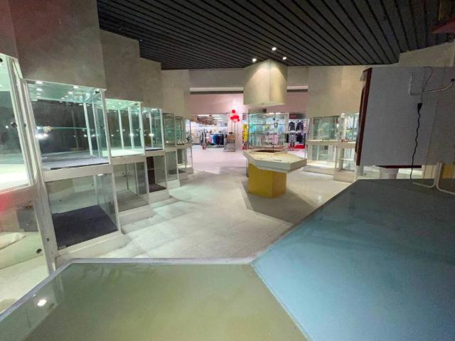 Locale Commerciale in affitto a Piemonte, Cuneo
