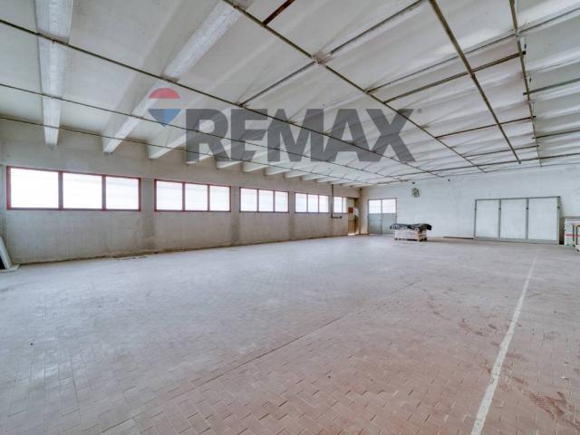 Locale Commerciale in affitto a Borgo Veneto, Saletto