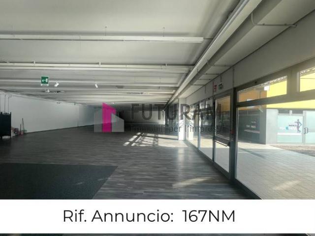 Locale Commerciale in affitto a Borgo Veneto, Saletto