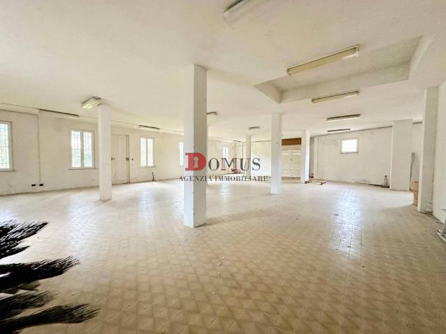 Locale Commerciale in affitto a Borgo Virgilio, Cerese