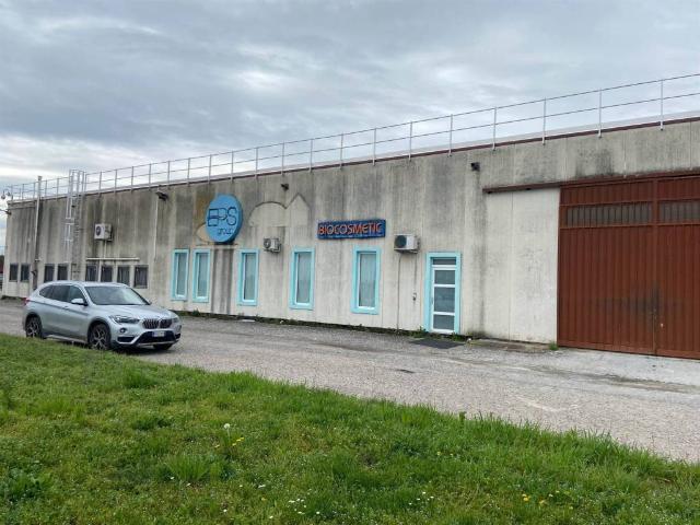 Locale Commerciale in affitto a Borgo Virgilio, Cerese
