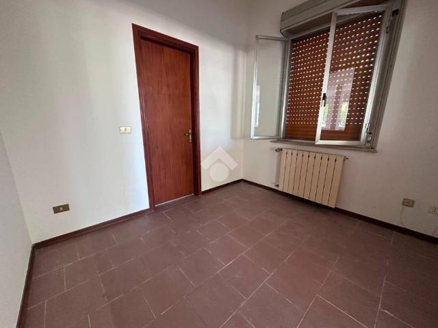 Locale Commerciale in affitto a Borgo Virgilio, Cerese