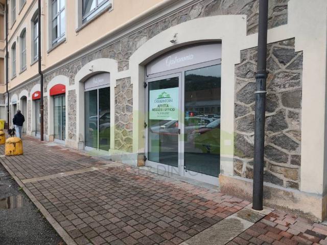 Locale Commerciale in affitto a Cellio con Breia, Piemonte