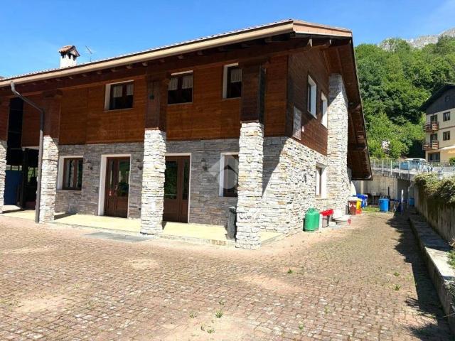 Locale Commerciale in affitto a Comunità montana della valle Camonica, Borno