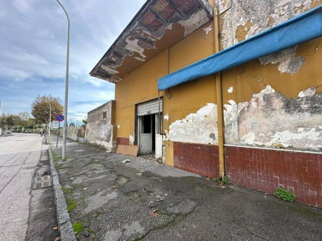 Locale Commerciale in affitto a Massa, Boscoreale