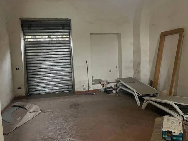 Locale Commerciale in affitto a Pellegrini, Boscoreale