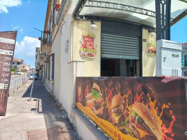 Locale Commerciale in affitto a Boscotrecase, Campania