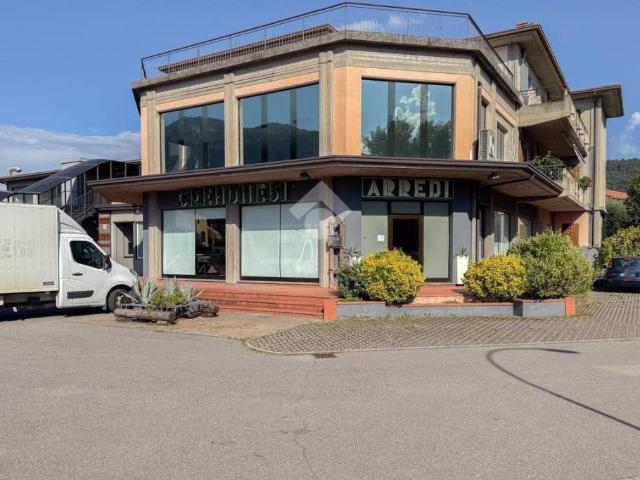 Locale Commerciale in affitto a Botticino Sera, Botticino