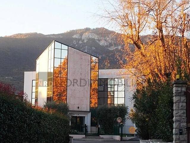 Locale Commerciale in affitto a Botticino Sera, Botticino