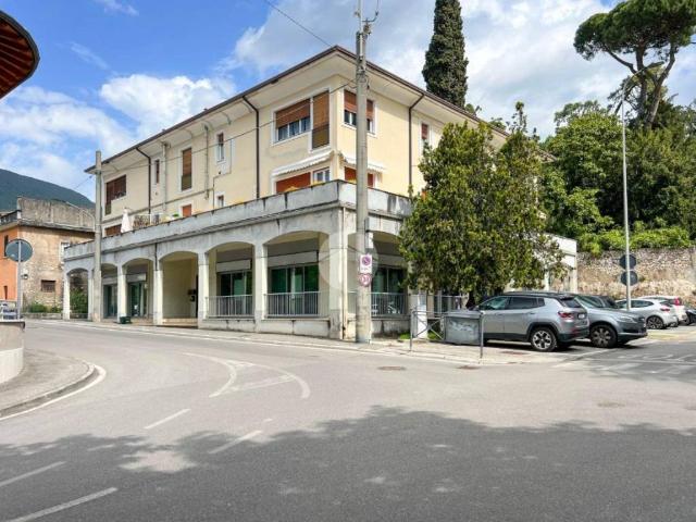 Locale Commerciale in affitto a Botticino, Lombardia