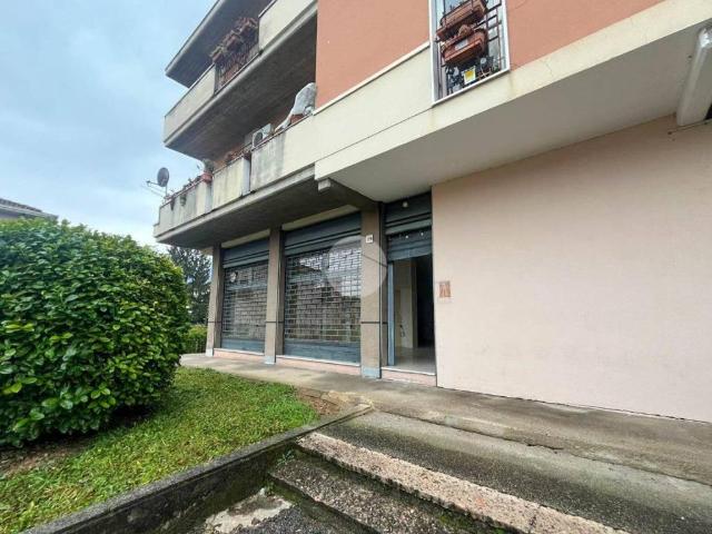 Locale Commerciale in affitto a Botticino Sera, Botticino