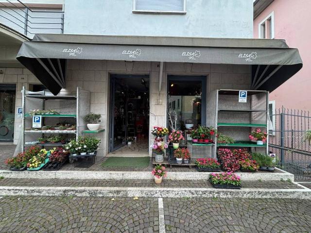 Locale Commerciale in affitto a Botticino Sera, Botticino