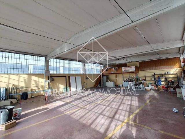 Locale Commerciale in affitto a Piemonte, Cuneo