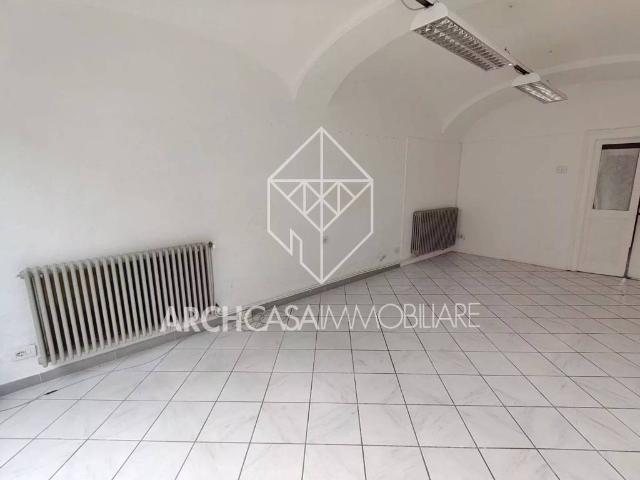 Locale Commerciale in affitto a Piemonte, Cuneo
