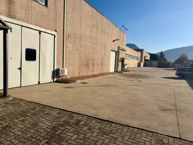Locale Commerciale in affitto a Comunità montana della valle Trompia, Bovezzo