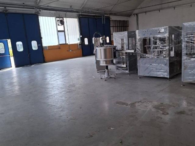 Locale Commerciale in affitto a Masciago Milanese, Bovisio Masciago
