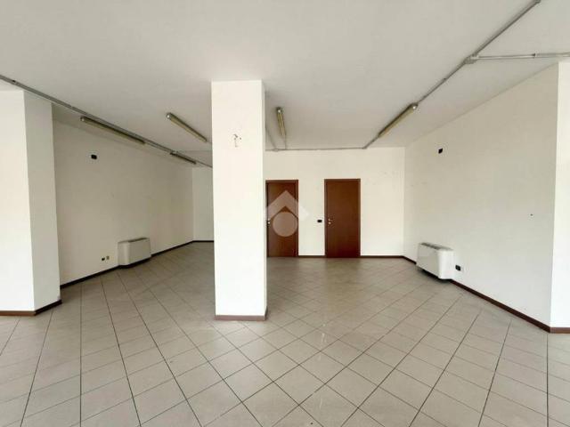 Locale Commerciale in affitto a Bovolone, Veneto
