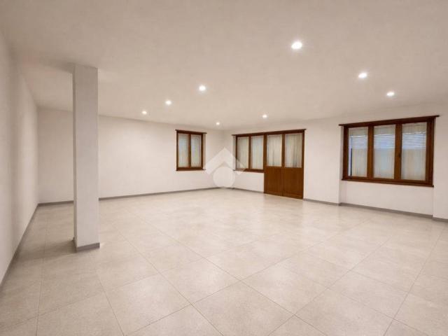 Locale Commerciale in affitto a Piemonte, Cuneo