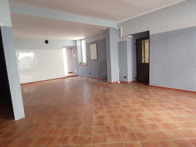 Locale Commerciale in affitto a Piemonte, Cuneo