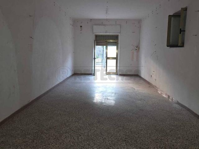 Locale Commerciale in affitto a Bracigliano, Campania