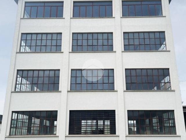 Locale Commerciale in affitto a Piemonte, Torino