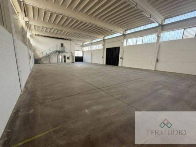 Locale Commerciale in affitto a Brembate di Sopra, Bergamo
