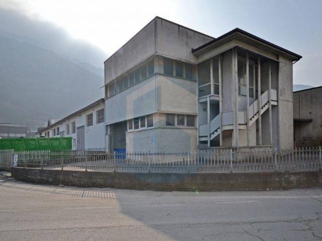 Locale Commerciale in affitto a Comunità montana della valle Camonica, Breno