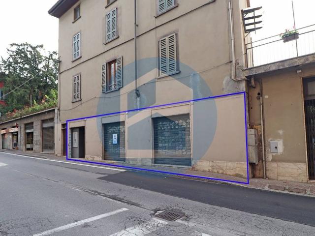 Locale Commerciale in affitto a Comunità montana della valle Camonica, Breno