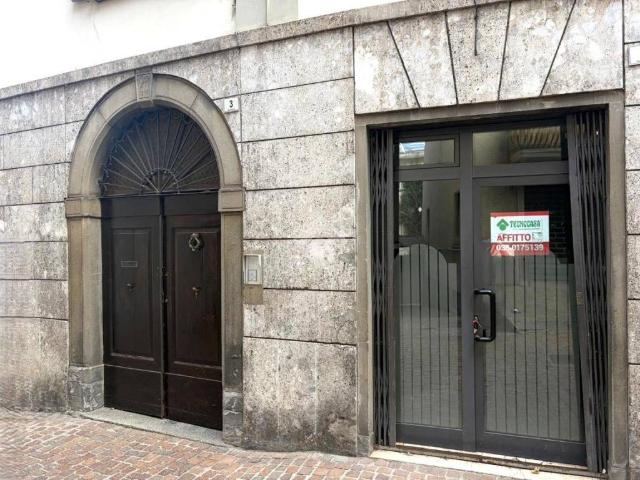 Locale Commerciale in affitto a Comunità montana della valle Camonica, Breno