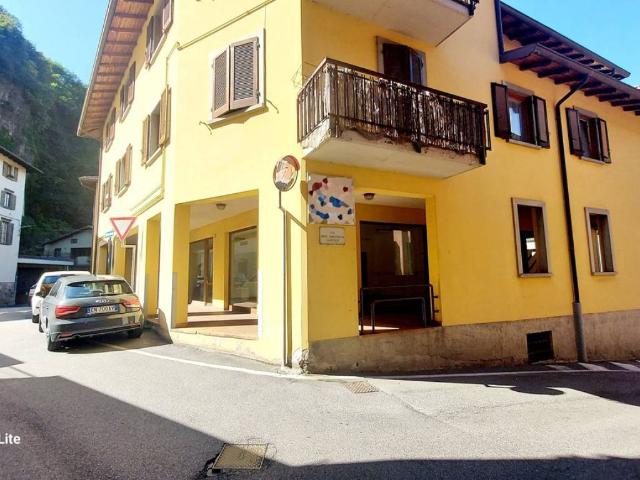 Locale Commerciale in affitto a Comunità montana della valle Camonica, Breno