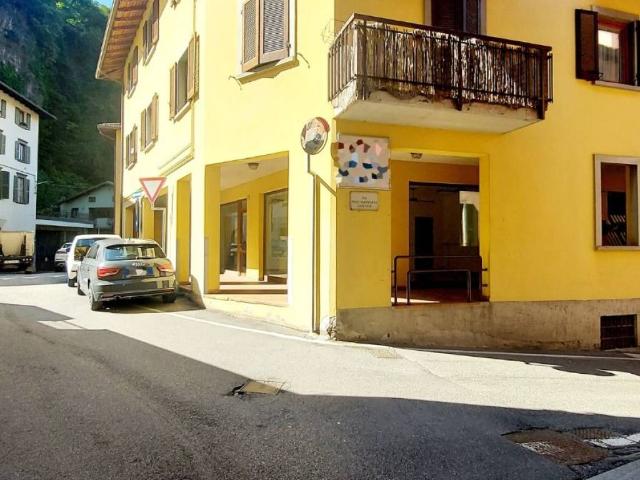 Locale Commerciale in affitto a Comunità montana della valle Camonica, Breno