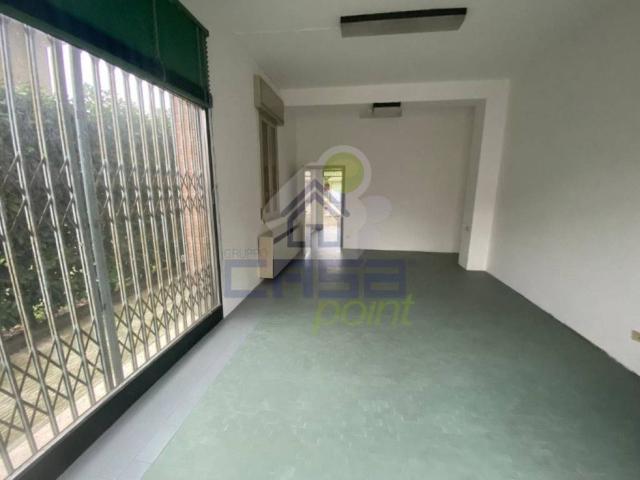 Locale Commerciale in affitto a Bassa Reggiana, Re