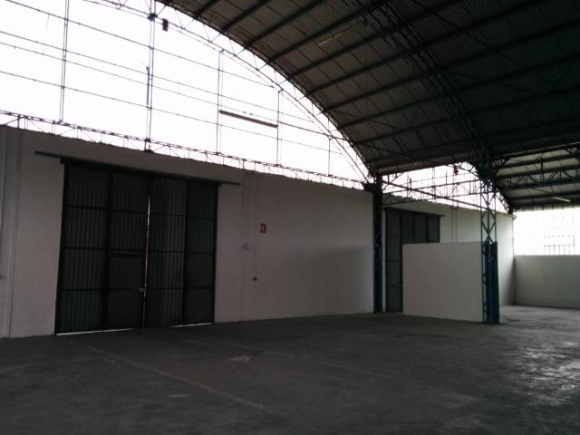 Locale Commerciale in affitto a Bassa Reggiana, Re