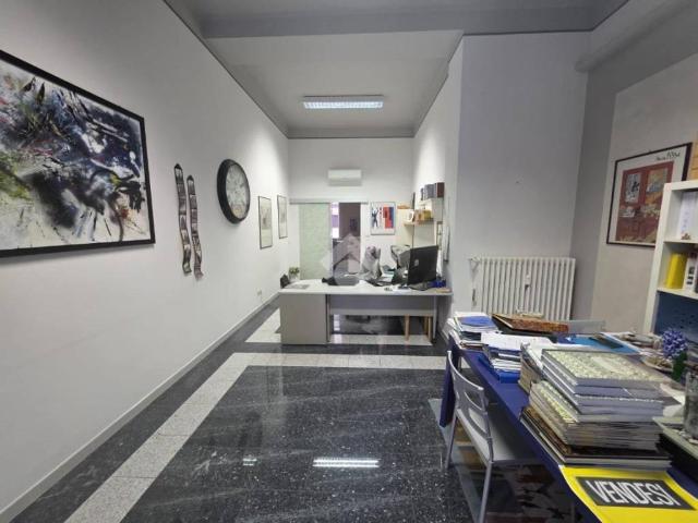 Locale Commerciale in affitto a Zona Centro, Brescia