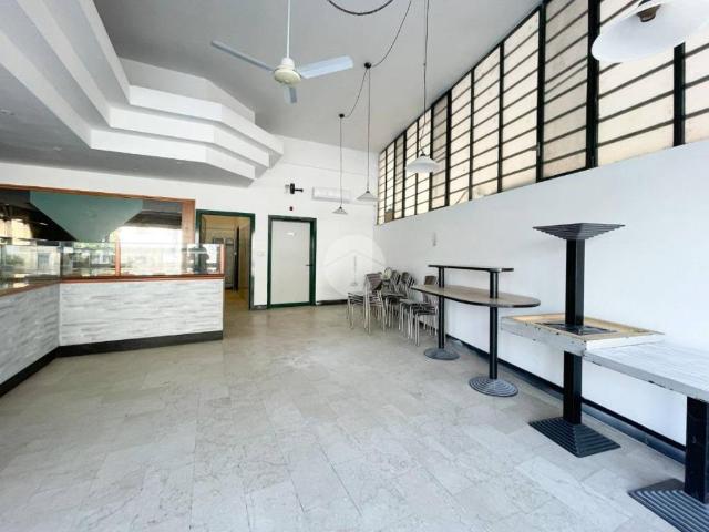 Locale Commerciale in affitto a Zona Est, Brescia