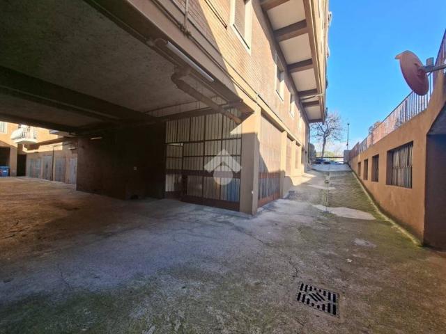Locale Commerciale in affitto a Zona Centro, Brescia