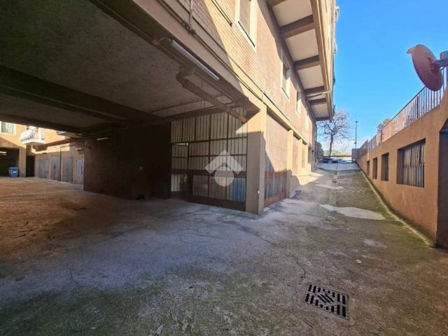 Locale Commerciale in affitto a Zona Centro, Brescia
