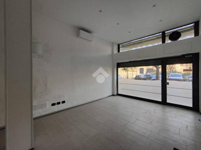 Locale Commerciale in affitto a Zona Nord, Brescia