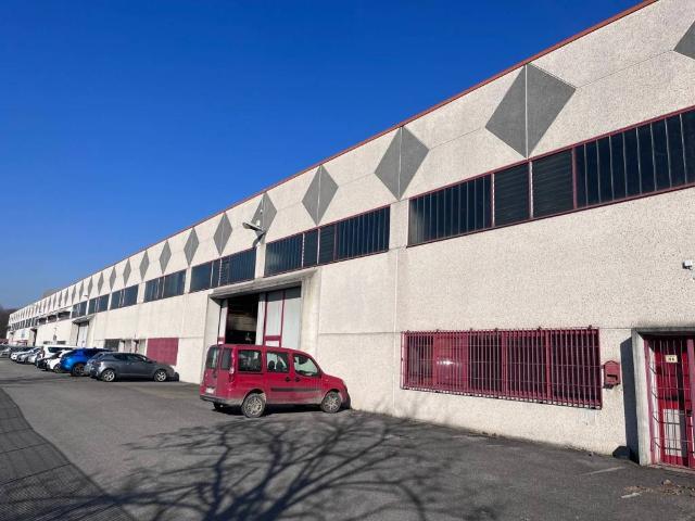 Locale Commerciale in affitto a San Zeno Naviglio, Lombardia