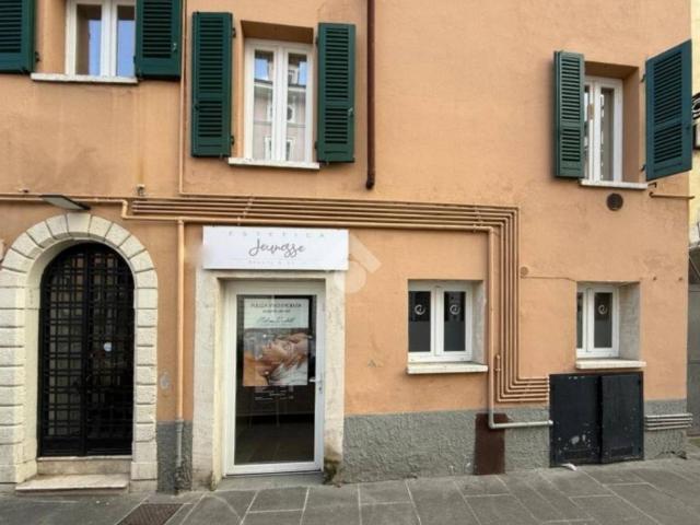Locale Commerciale in affitto a Zona Centro, Brescia