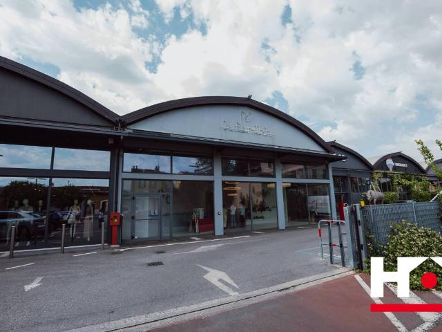Locale Commerciale in affitto a Zona Ovest, Brescia