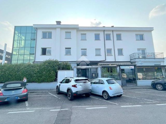 Locale Commerciale in affitto a Zona Nord, Brescia